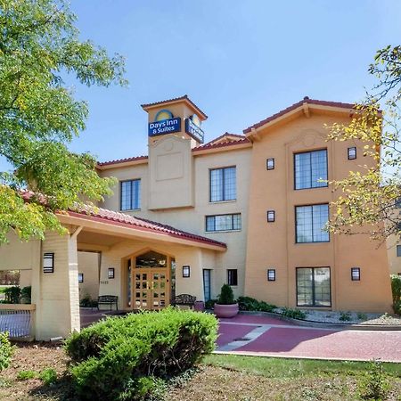 Days Inn & Suites By Wyndham Arlington Heights Dış mekan fotoğraf