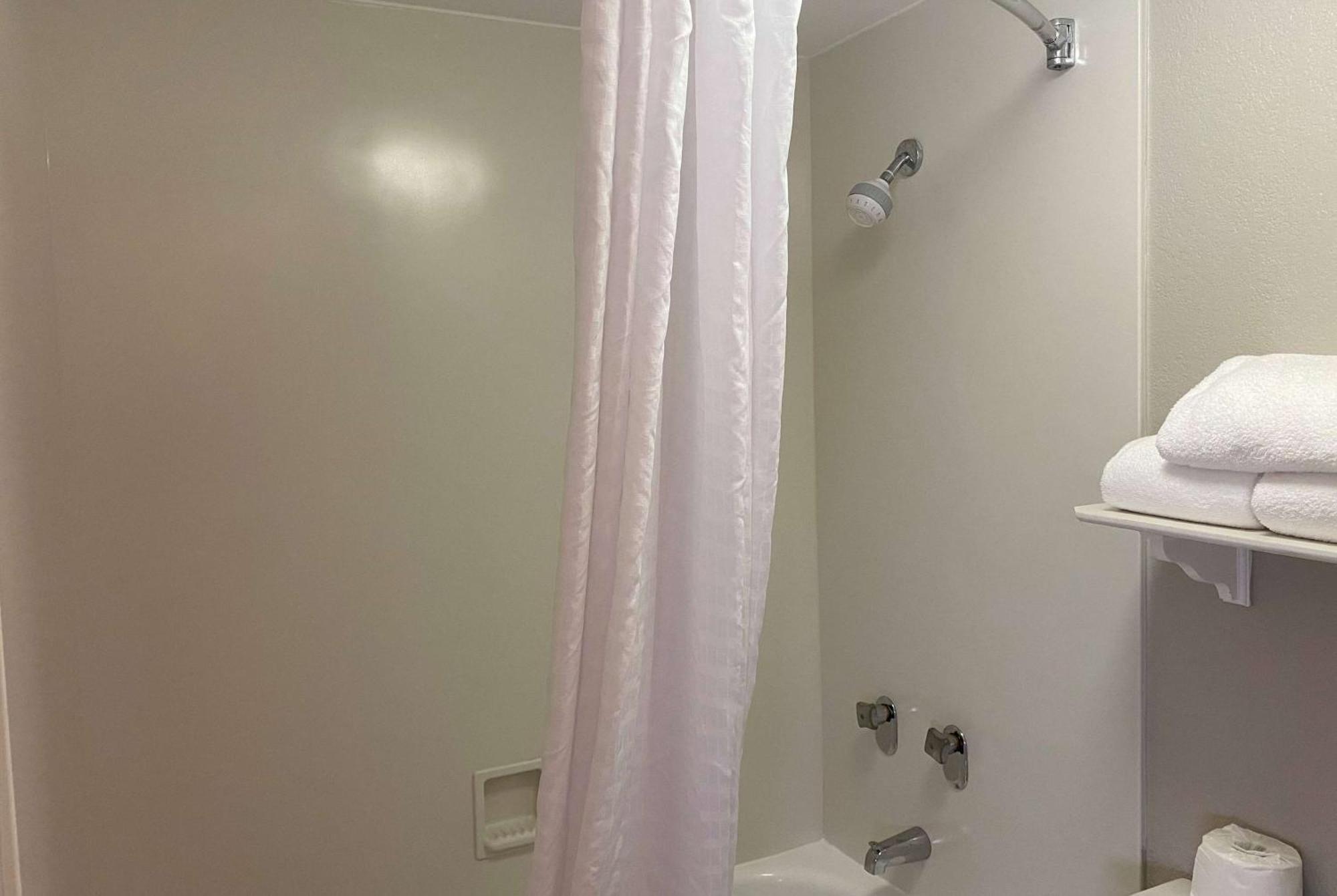 Days Inn & Suites By Wyndham Arlington Heights Dış mekan fotoğraf