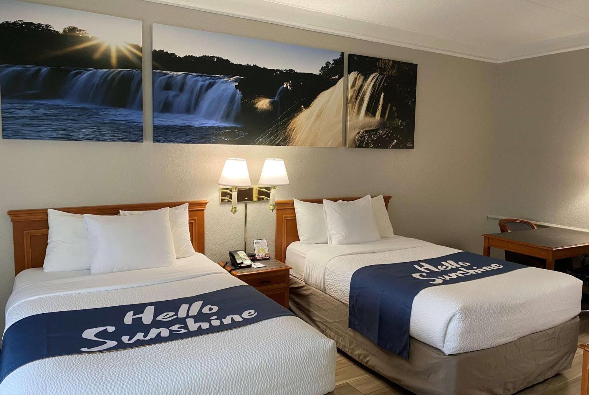 Days Inn & Suites By Wyndham Arlington Heights Dış mekan fotoğraf