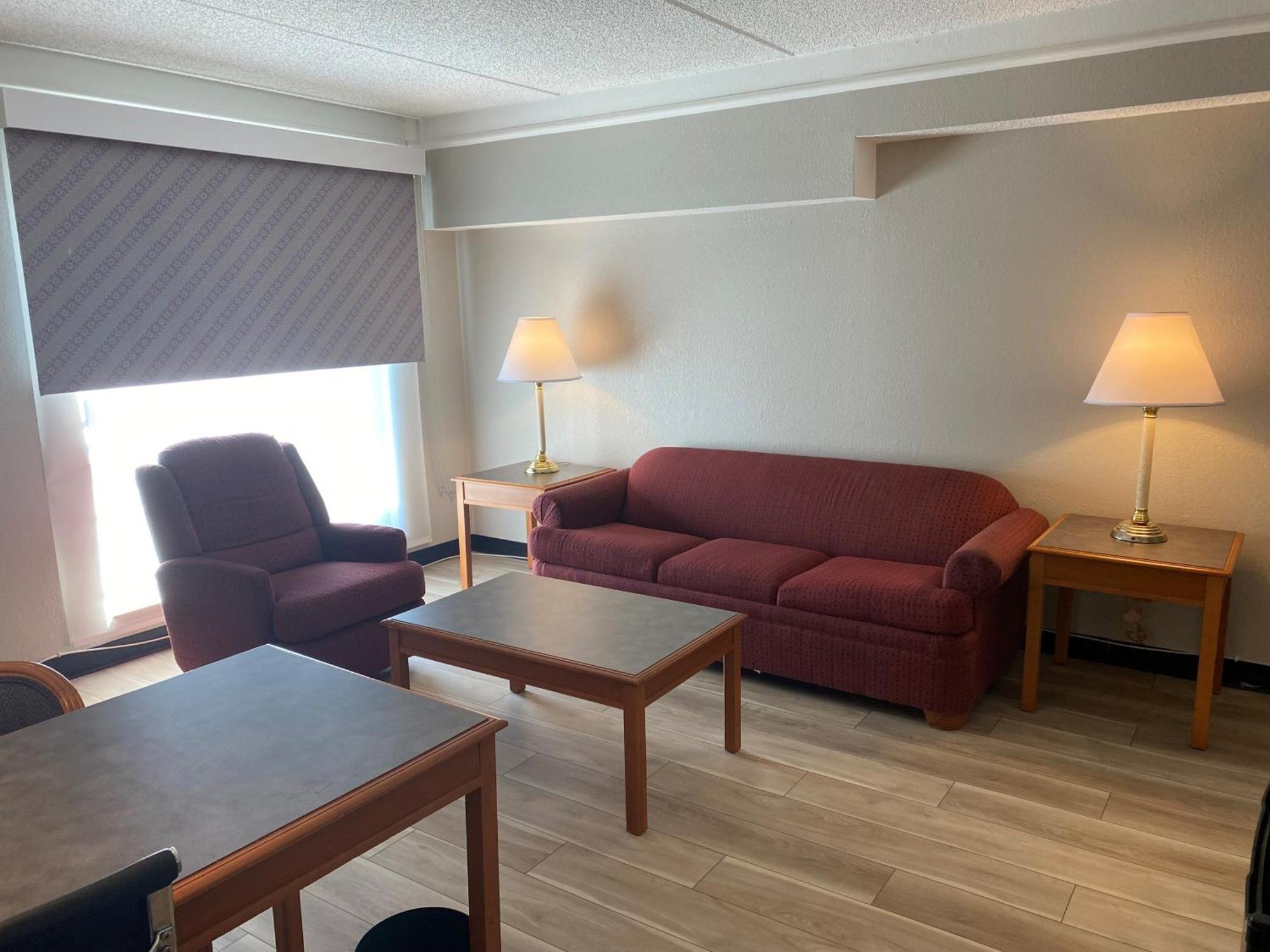 Days Inn & Suites By Wyndham Arlington Heights Dış mekan fotoğraf