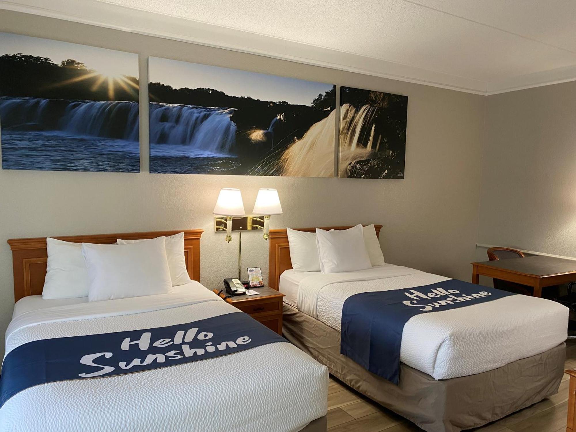 Days Inn & Suites By Wyndham Arlington Heights Dış mekan fotoğraf
