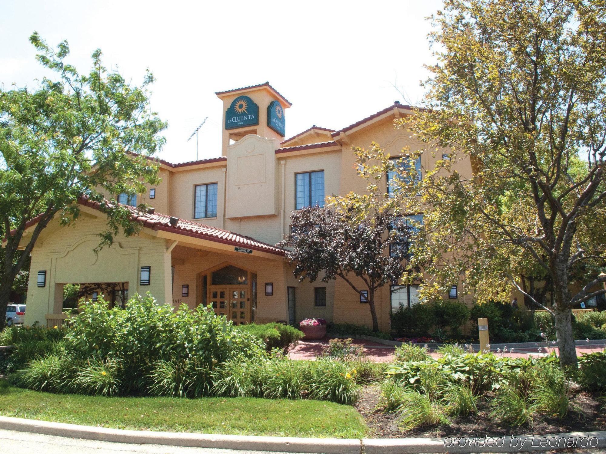 Days Inn & Suites By Wyndham Arlington Heights Dış mekan fotoğraf