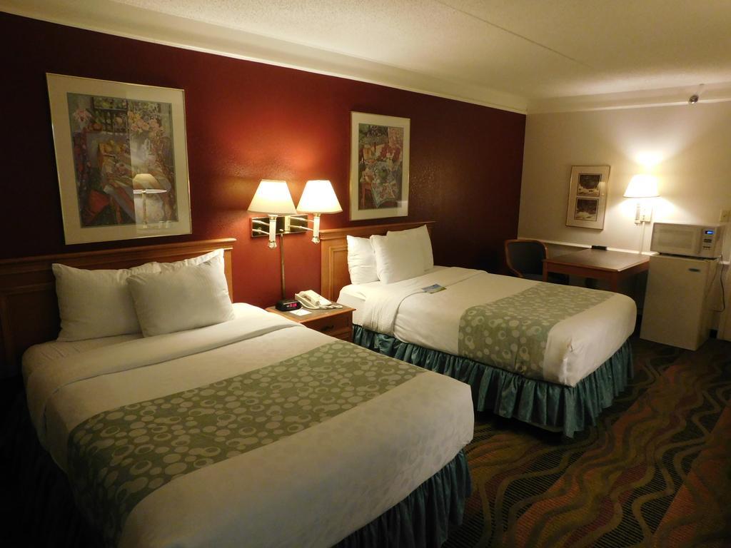 Days Inn & Suites By Wyndham Arlington Heights Dış mekan fotoğraf