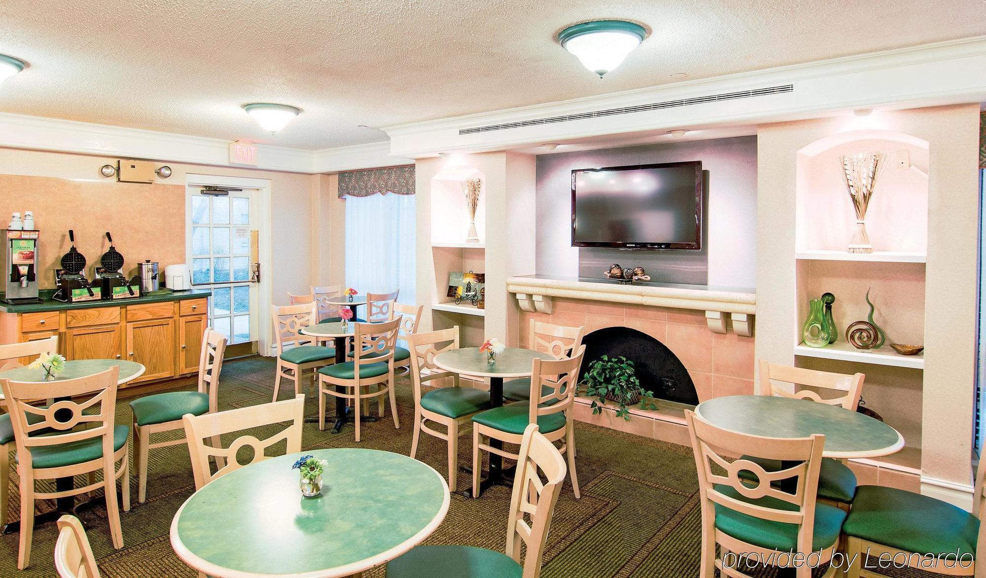 Days Inn & Suites By Wyndham Arlington Heights Dış mekan fotoğraf