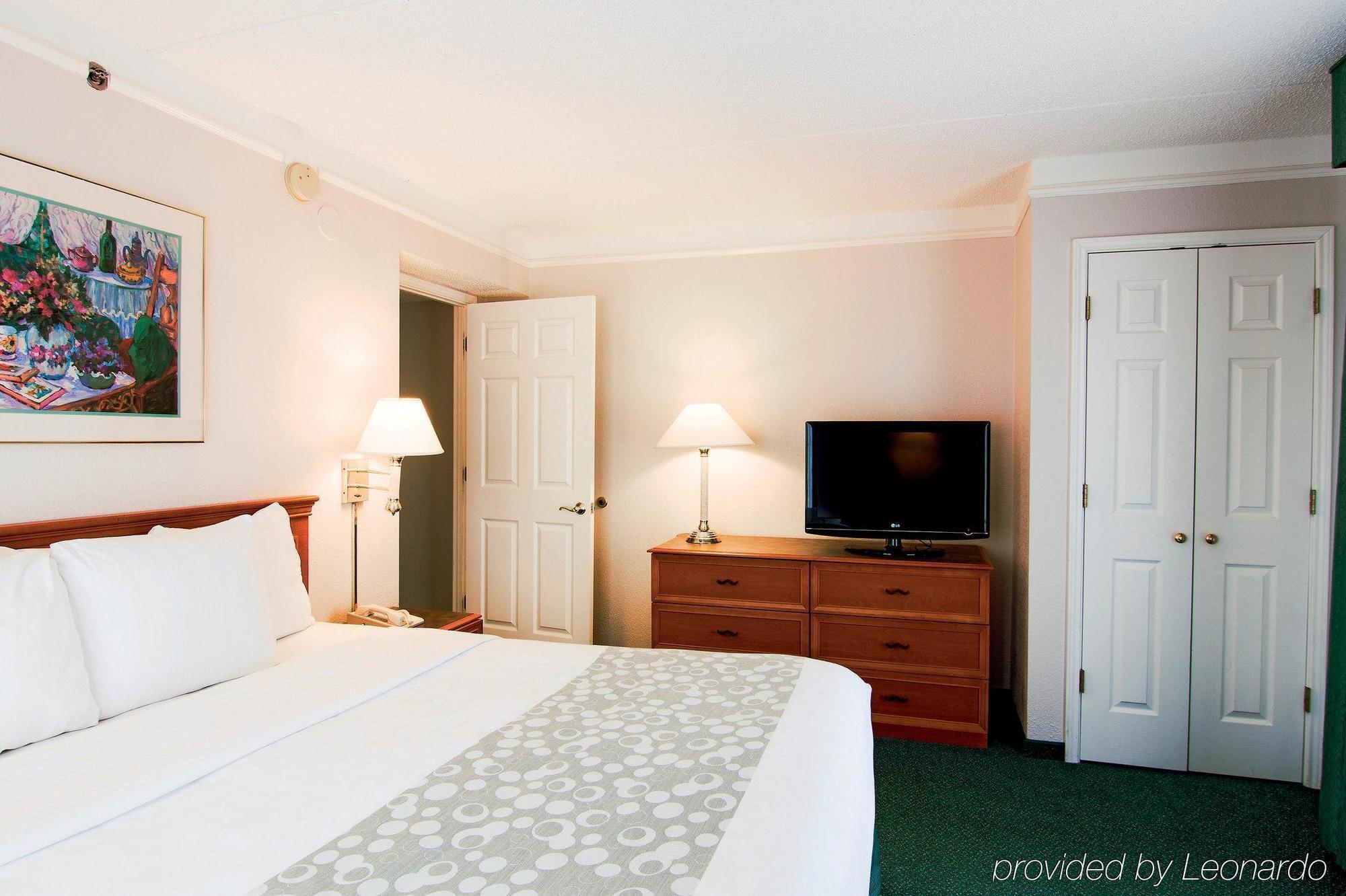 Days Inn & Suites By Wyndham Arlington Heights Dış mekan fotoğraf