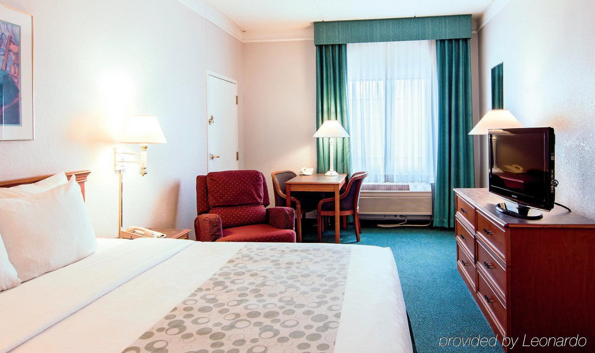 Days Inn & Suites By Wyndham Arlington Heights Dış mekan fotoğraf