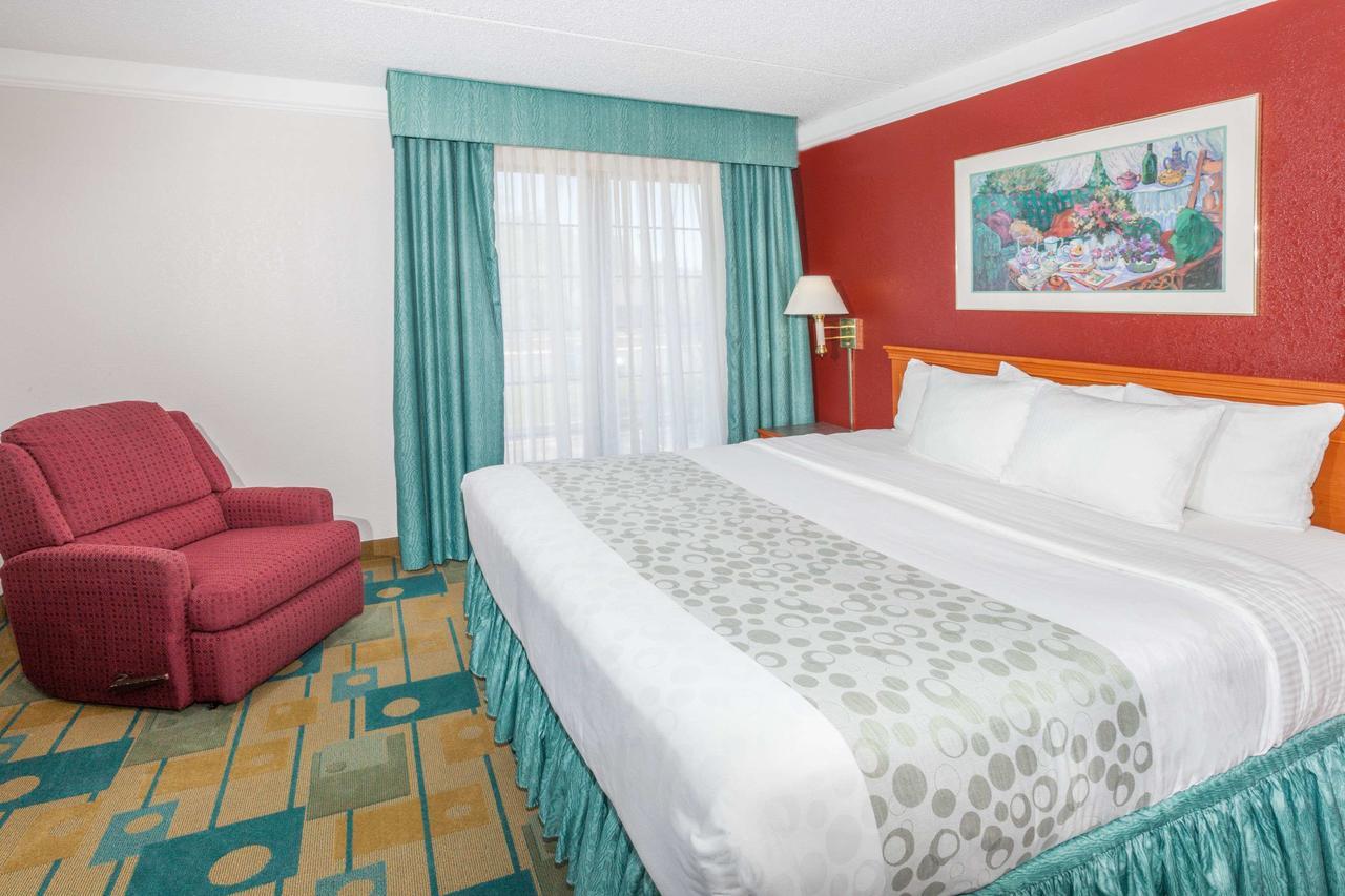 Days Inn & Suites By Wyndham Arlington Heights Dış mekan fotoğraf