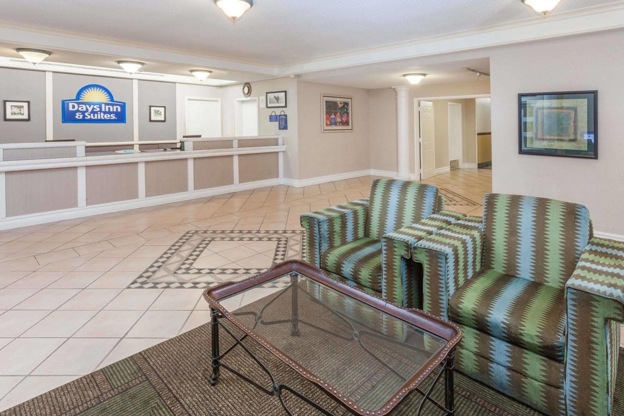 Days Inn & Suites By Wyndham Arlington Heights Dış mekan fotoğraf