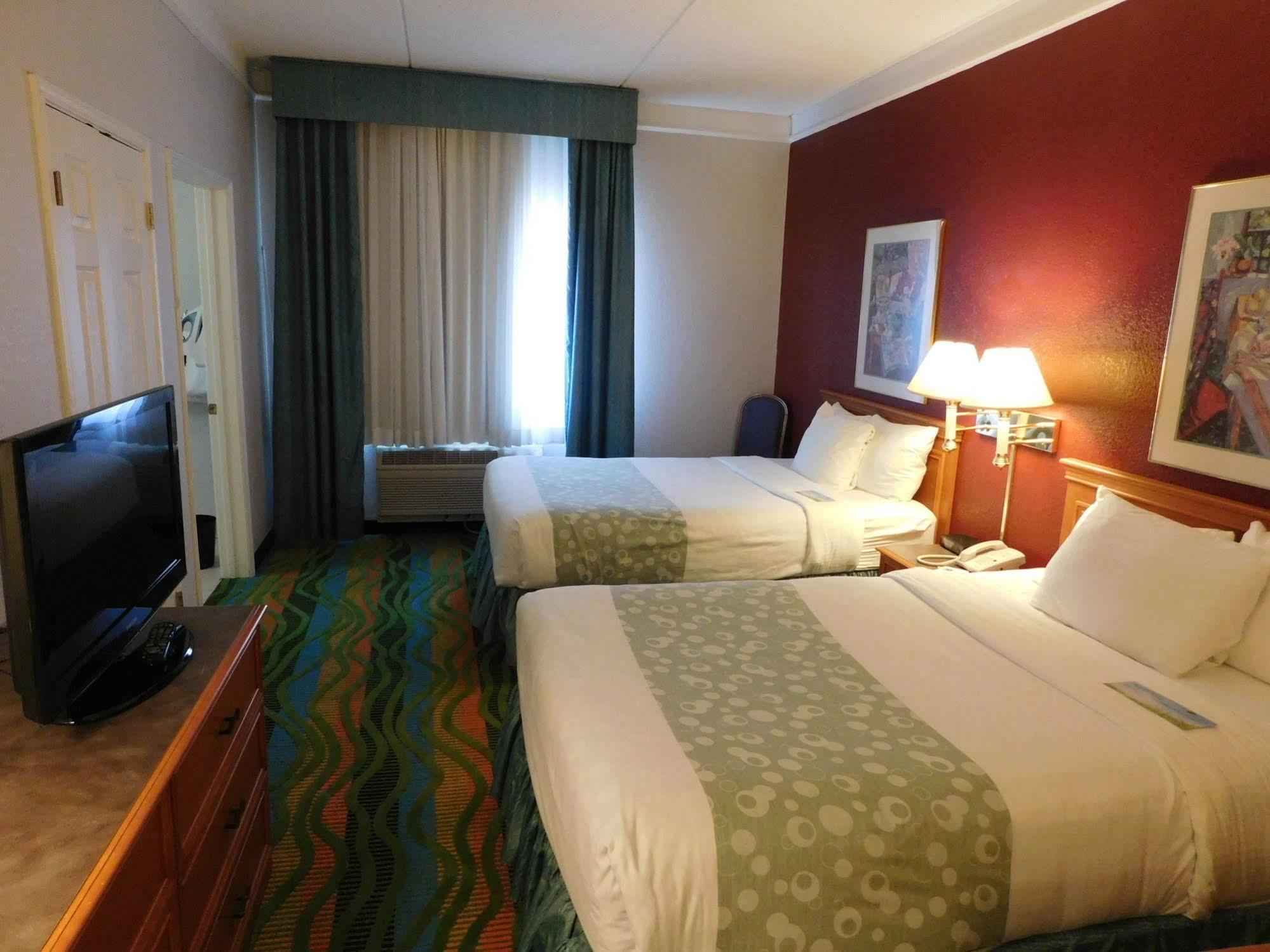 Days Inn & Suites By Wyndham Arlington Heights Dış mekan fotoğraf