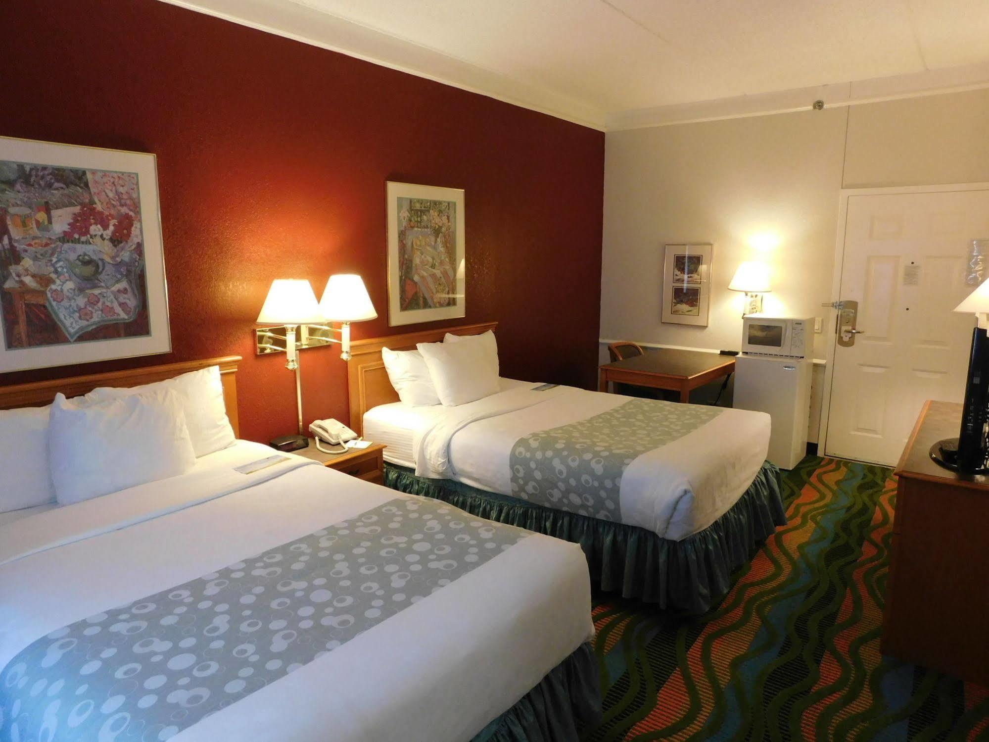 Days Inn & Suites By Wyndham Arlington Heights Dış mekan fotoğraf