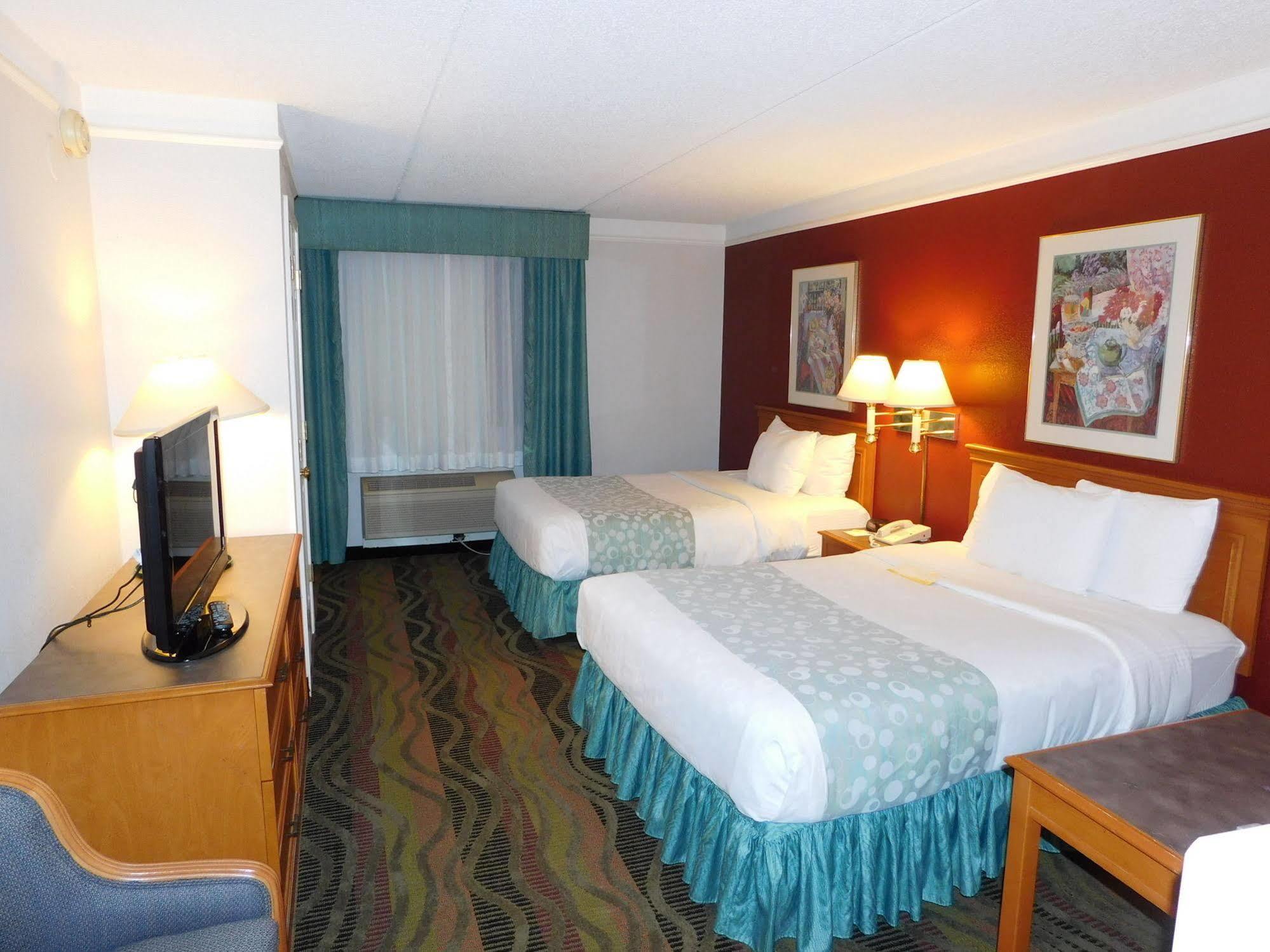 Days Inn & Suites By Wyndham Arlington Heights Dış mekan fotoğraf