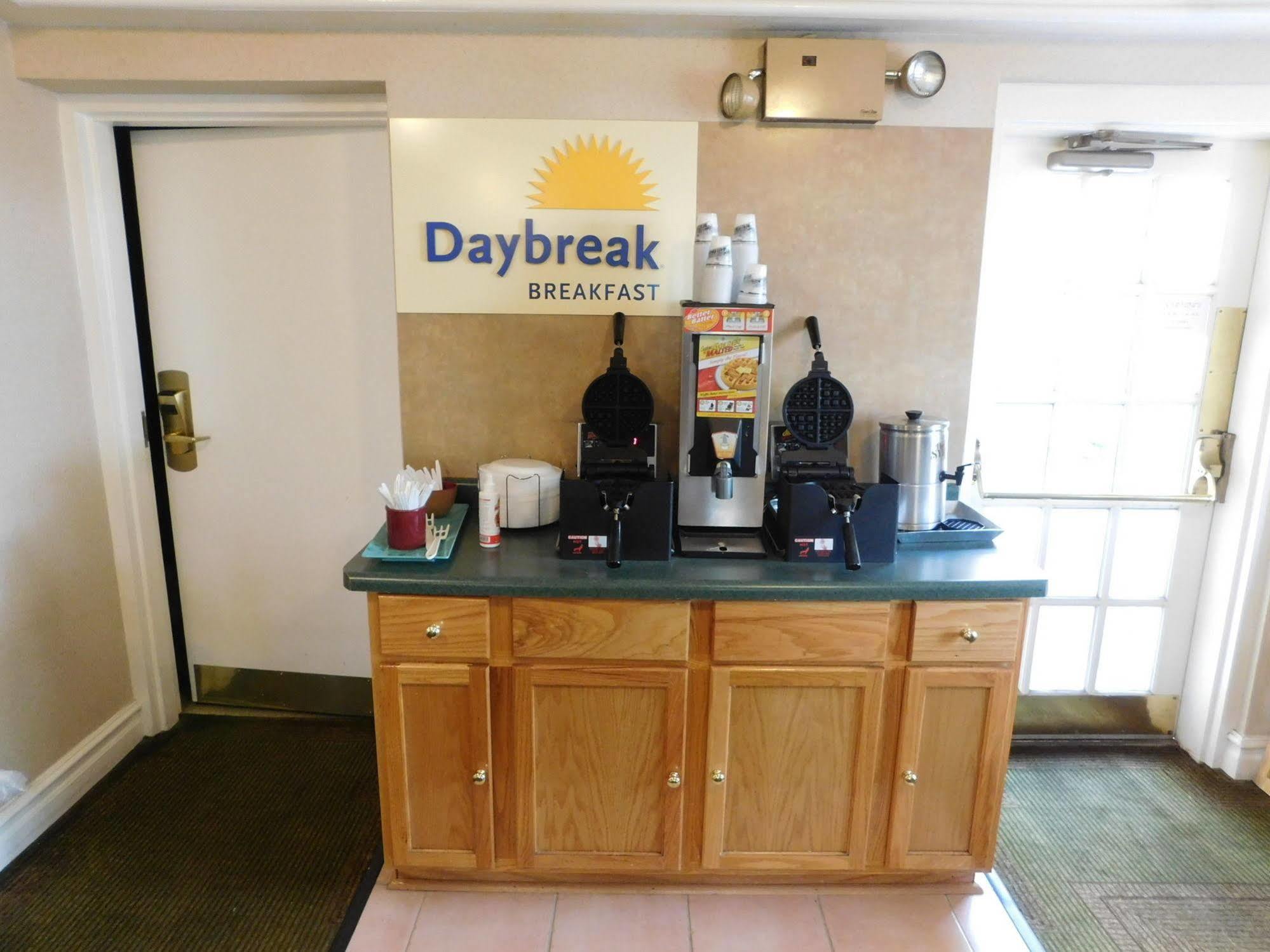 Days Inn & Suites By Wyndham Arlington Heights Dış mekan fotoğraf