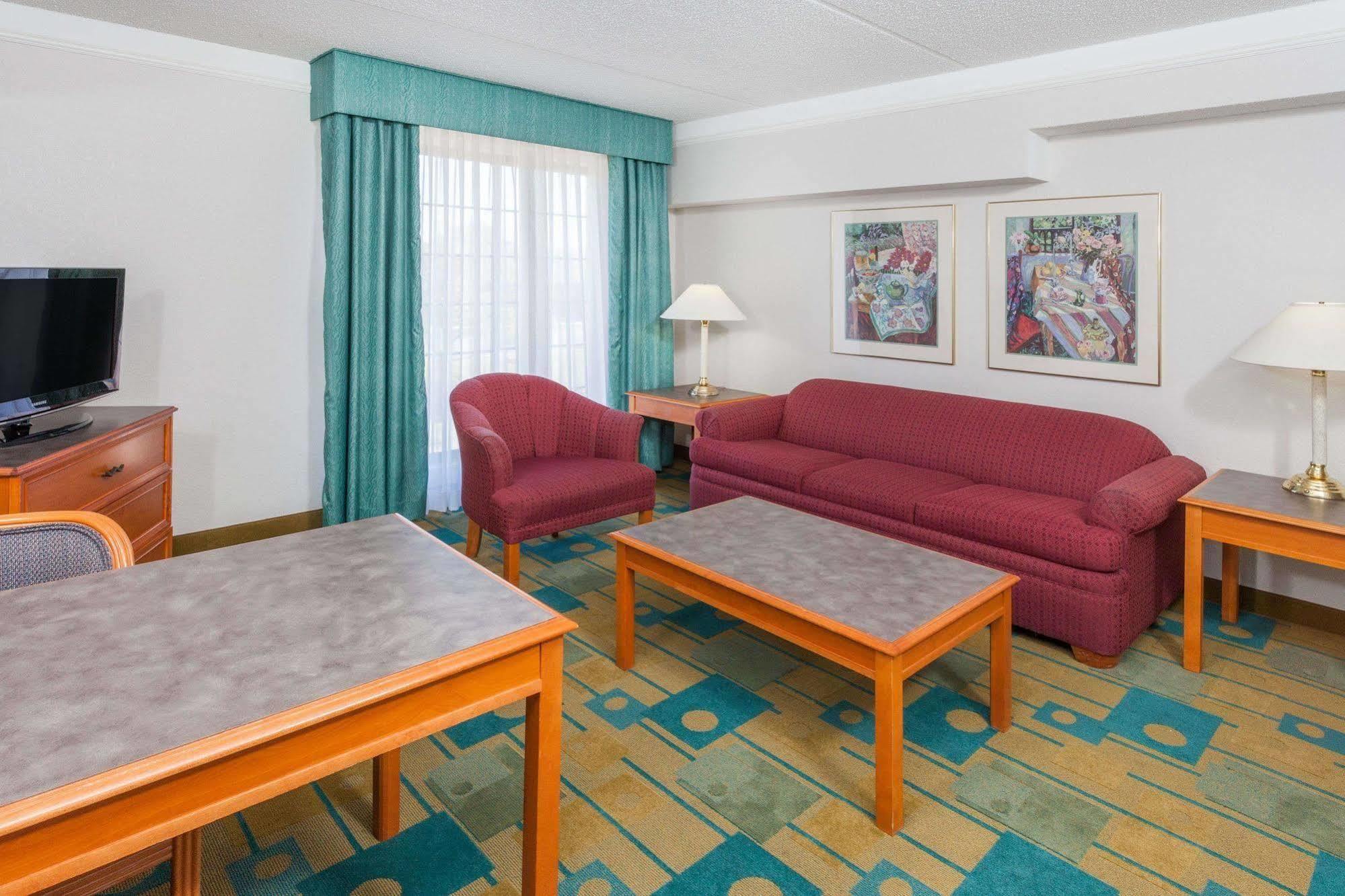 Days Inn & Suites By Wyndham Arlington Heights Dış mekan fotoğraf