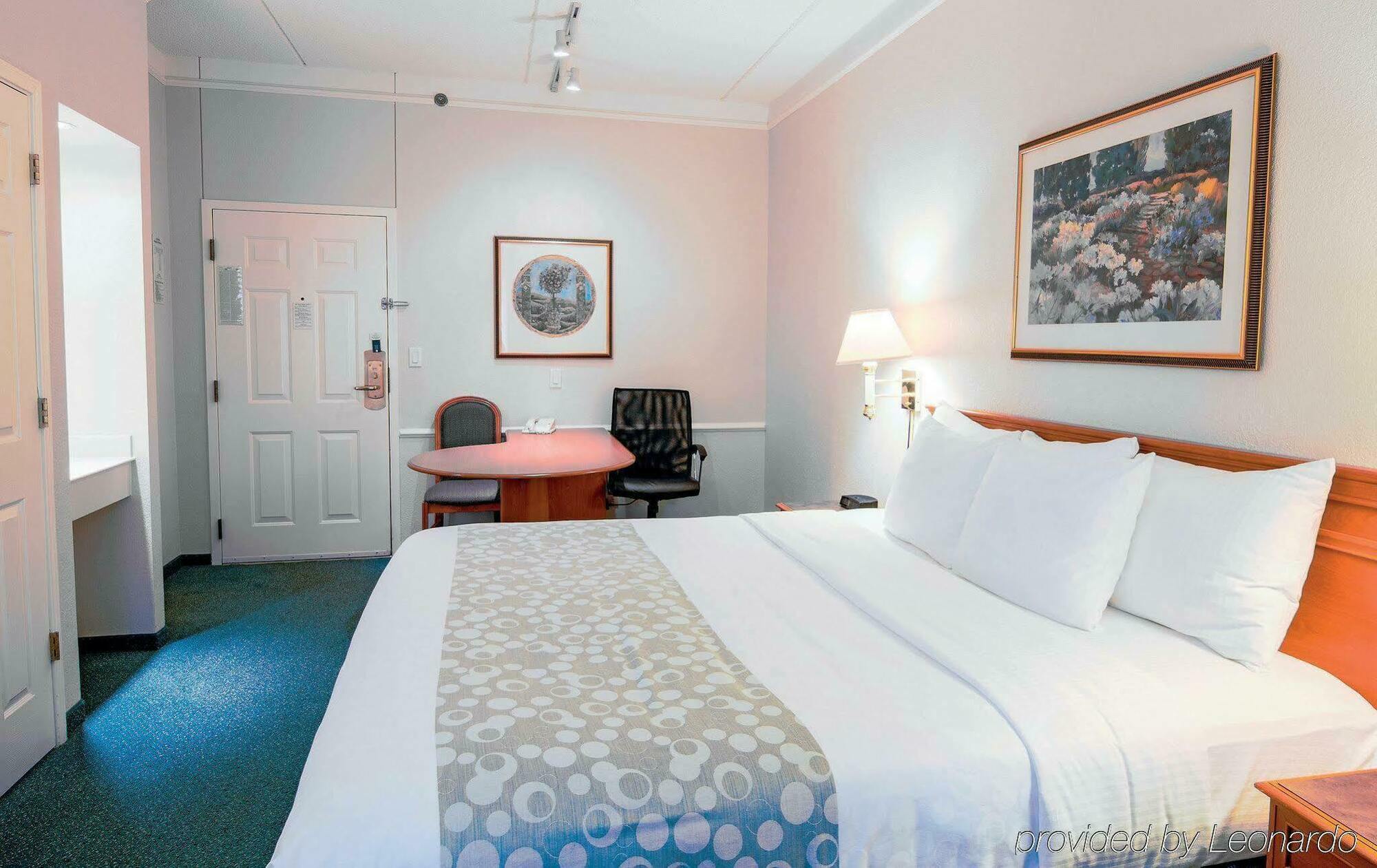 Days Inn & Suites By Wyndham Arlington Heights Dış mekan fotoğraf
